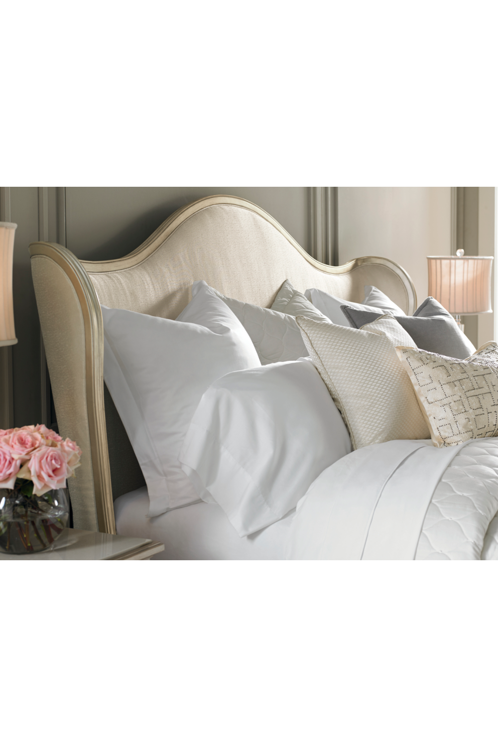   Winged Upholstered Bed | Oroa.com