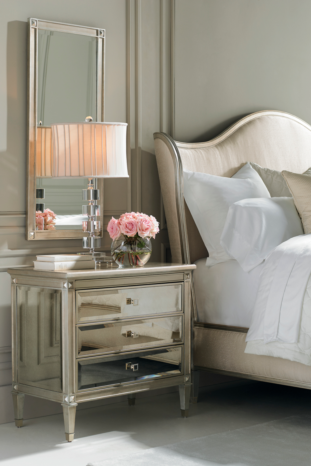   Winged Upholstered Bed | Oroa.com