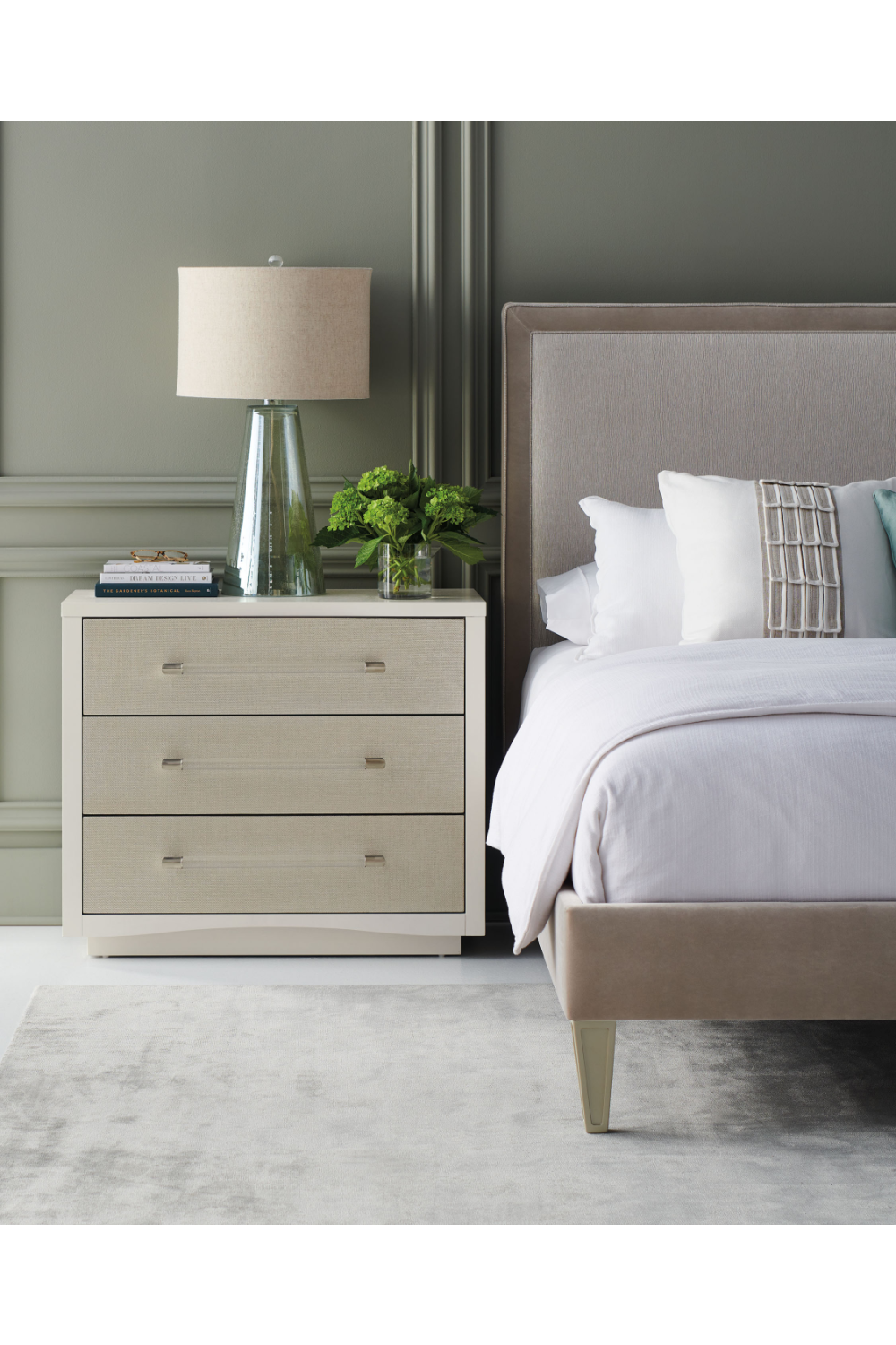   White 3-Drawer Nightstand | Oroa.com