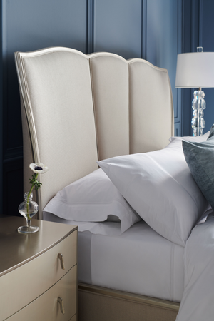   Silver Framed Modern Bed | Oroa.com