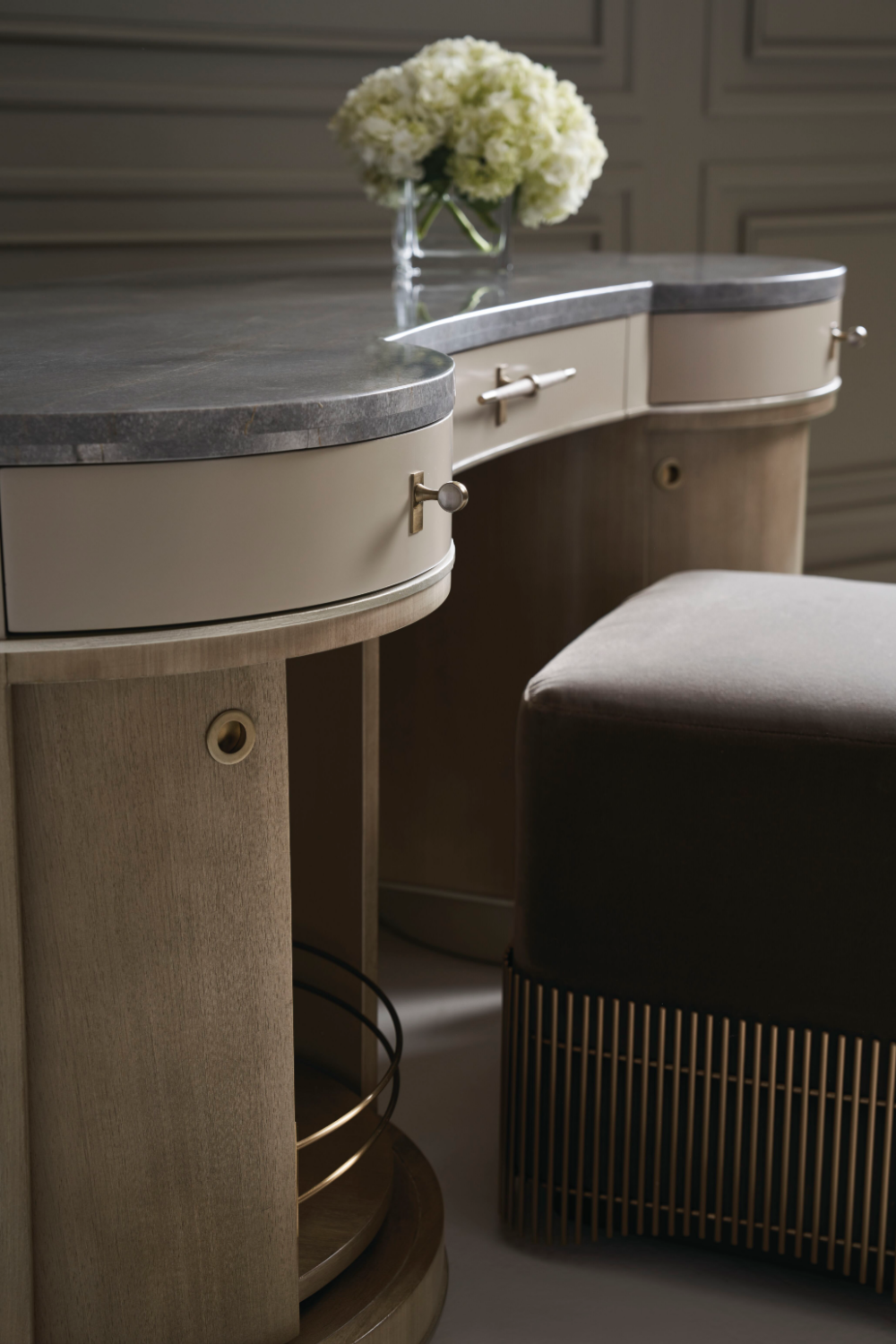   Swivel Shelf Dressing Table | Oroa.com
