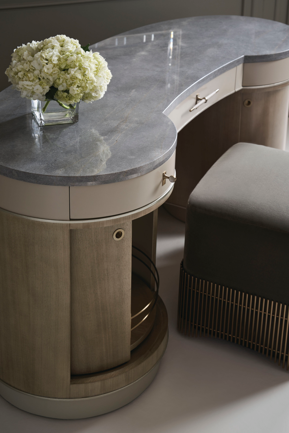   Swivel Shelf Dressing Table | Oroa.com