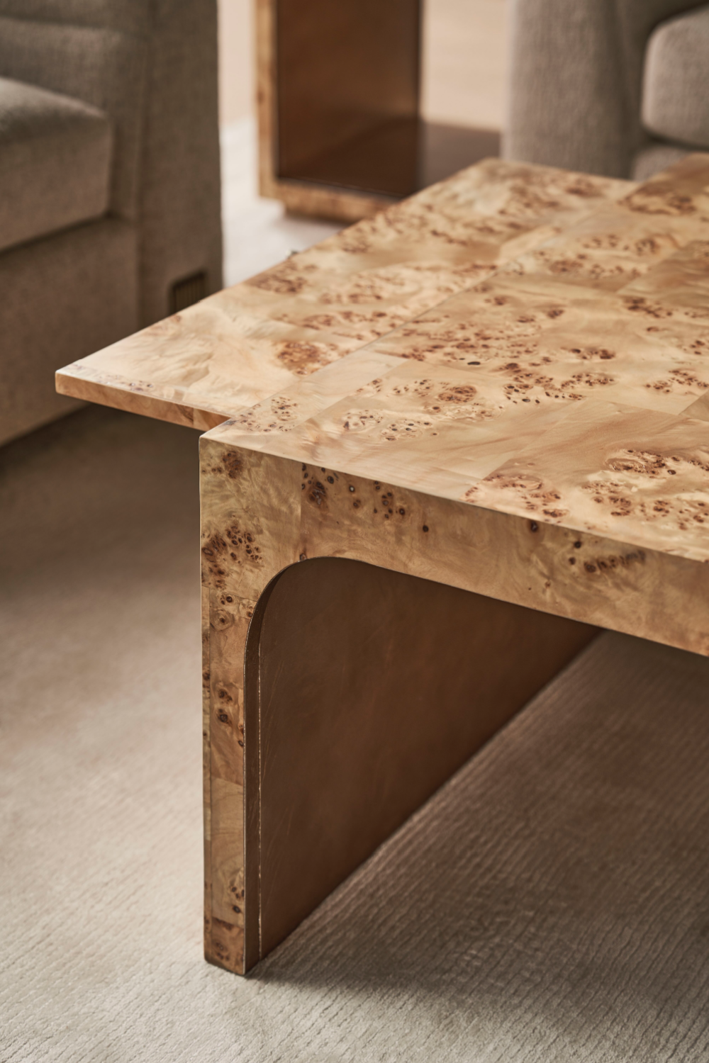   Cocktail Table With Pull-Out Tray | Oroa.com