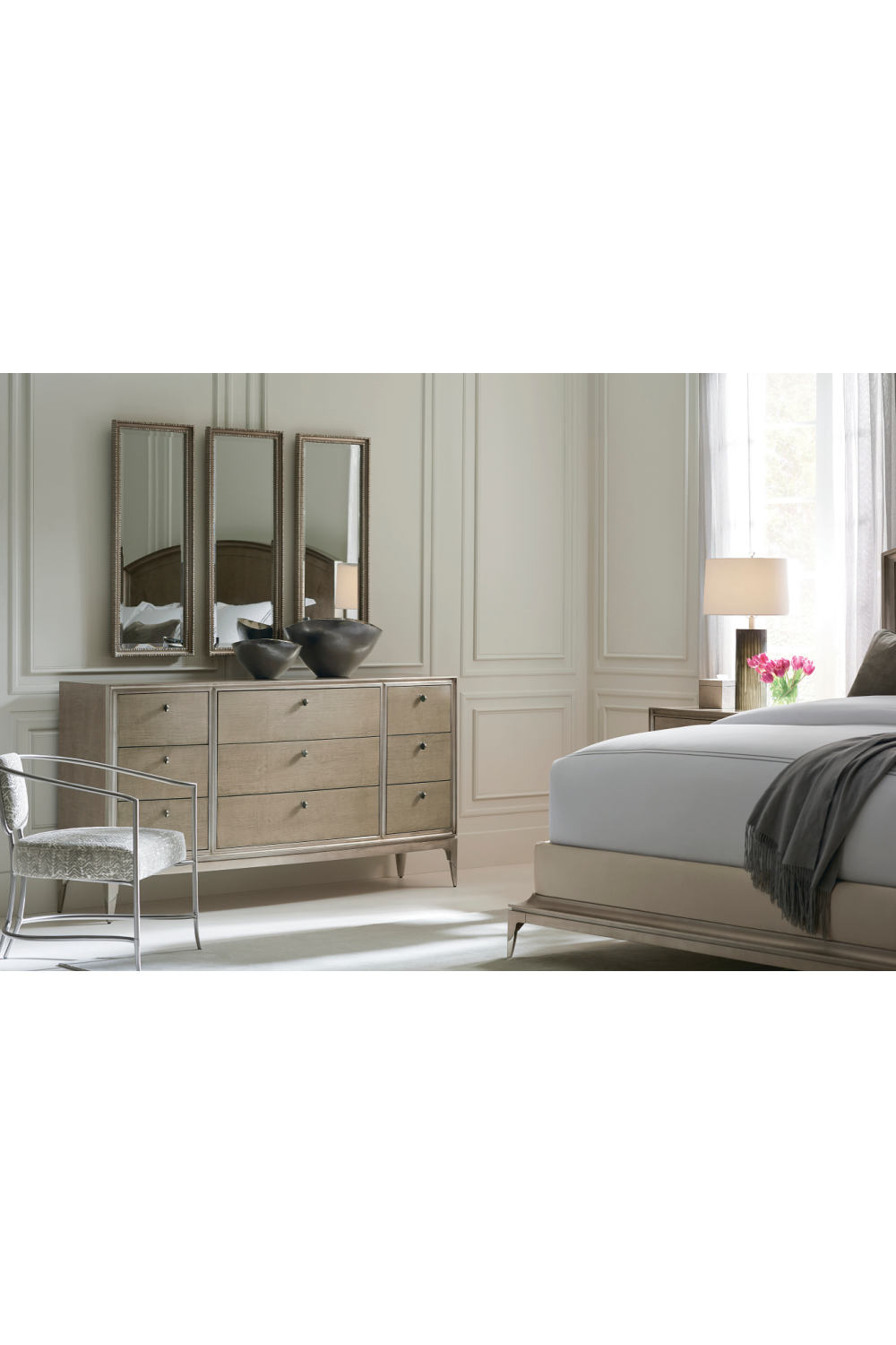   Metallic Outlined King Bed | Oroa.com