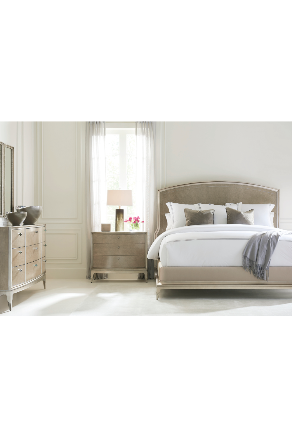   Metallic Outlined King Bed | Oroa.com