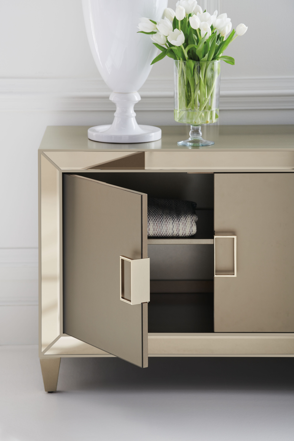   Mirrored Modern Console | Oroa.com