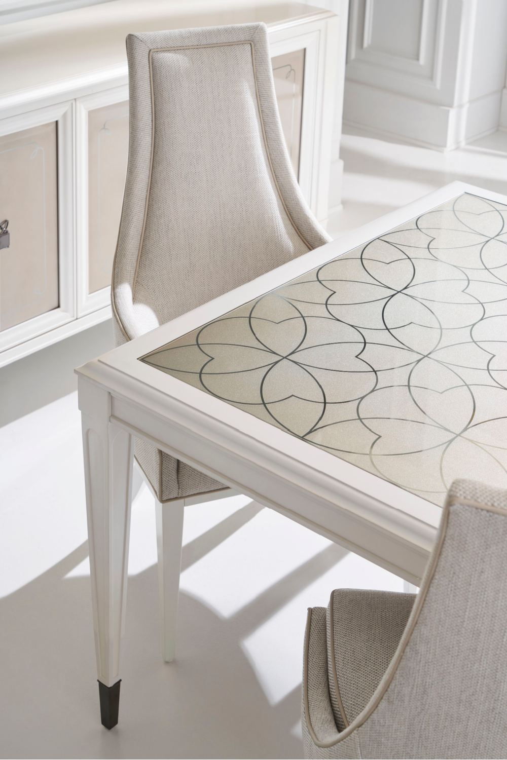   Silver Extendable Dining Table | Oroa.com