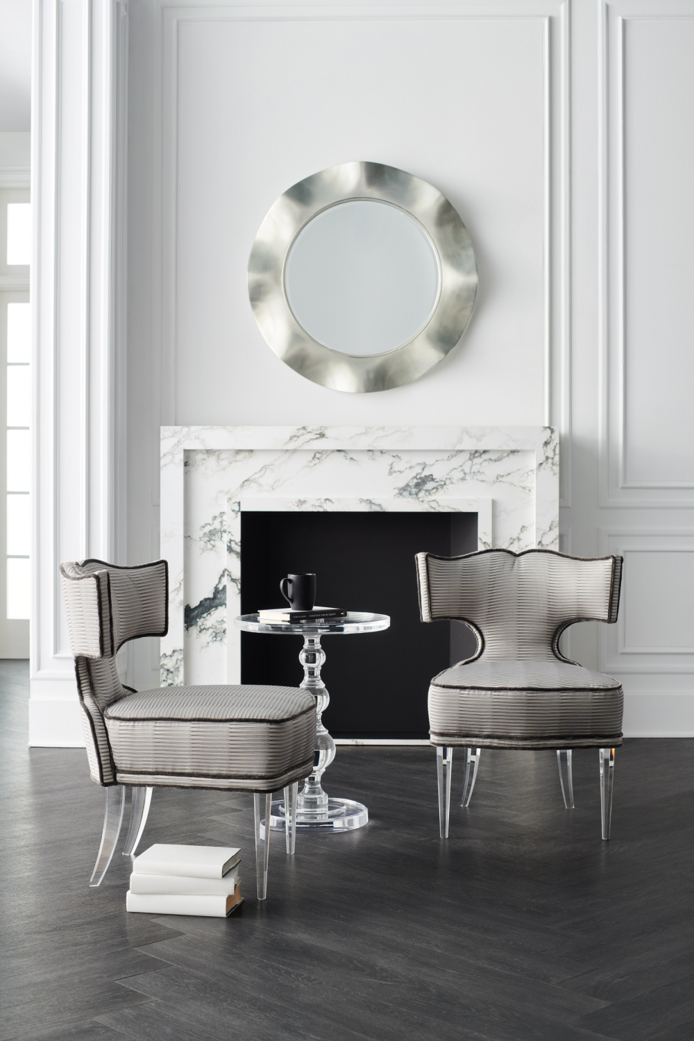   Acrylic Sculpted Side Table | Oroa.com