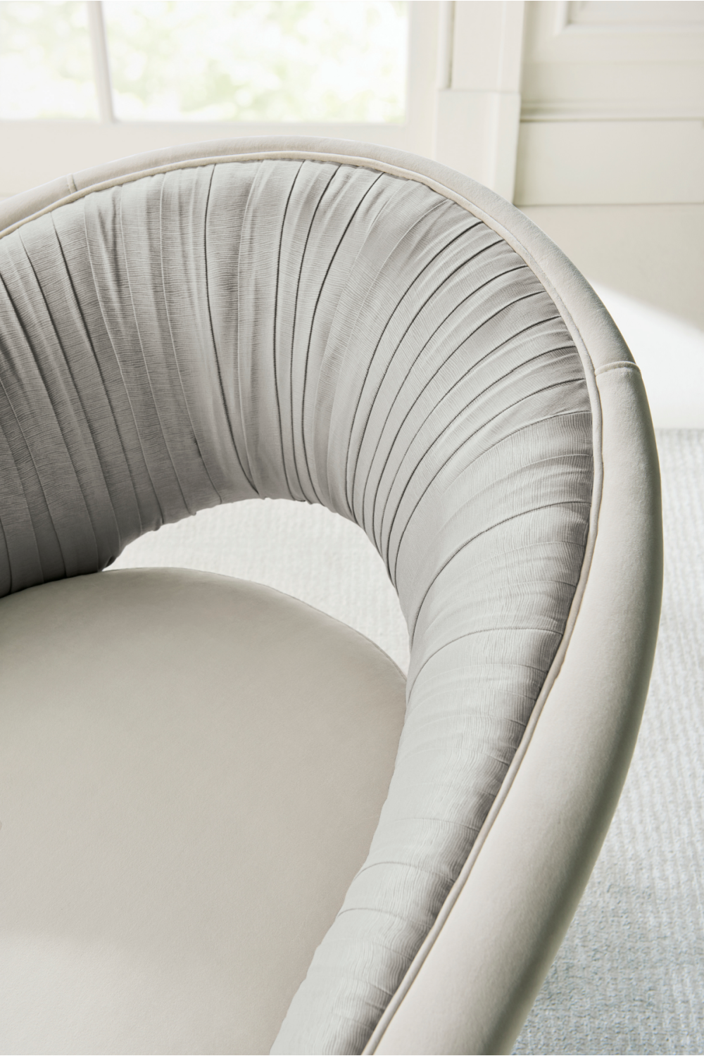   Velvet Modern Swivel Chair | Oroa.com