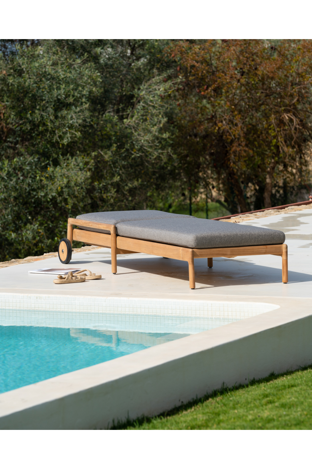   Adjustable Outdoor Lounger Cushion | Oroa.com