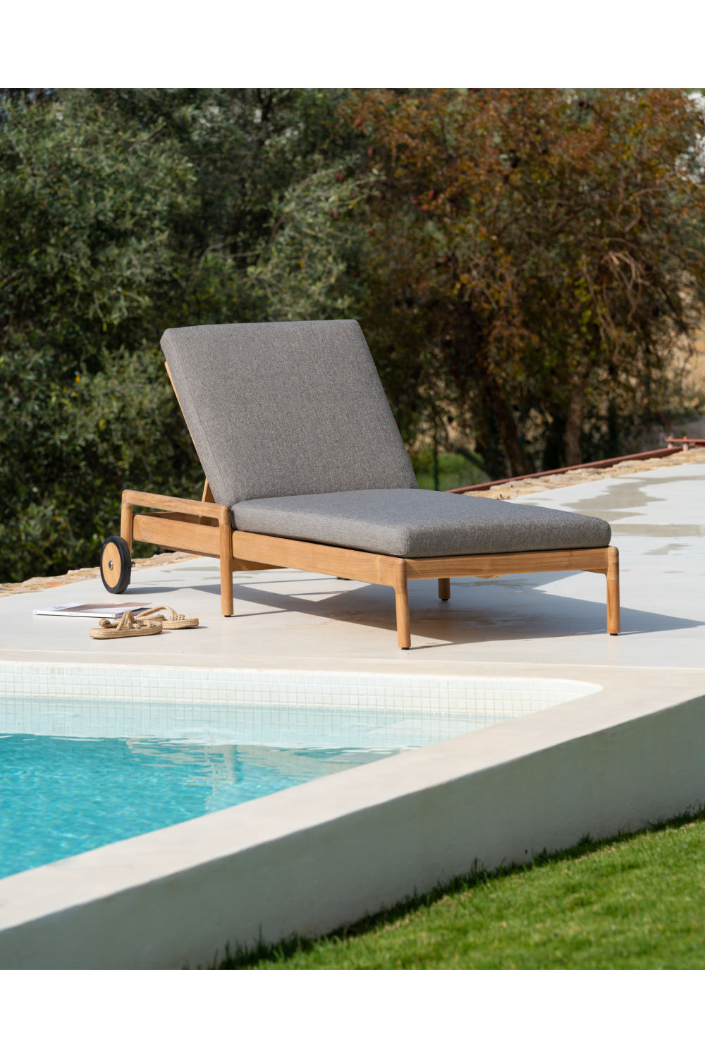   Adjustable Outdoor Lounger Cushion | Oroa.com