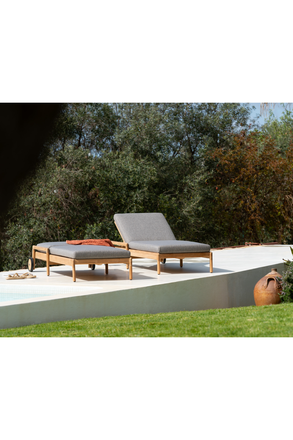   Adjustable Outdoor Lounger Cushion | Oroa.com