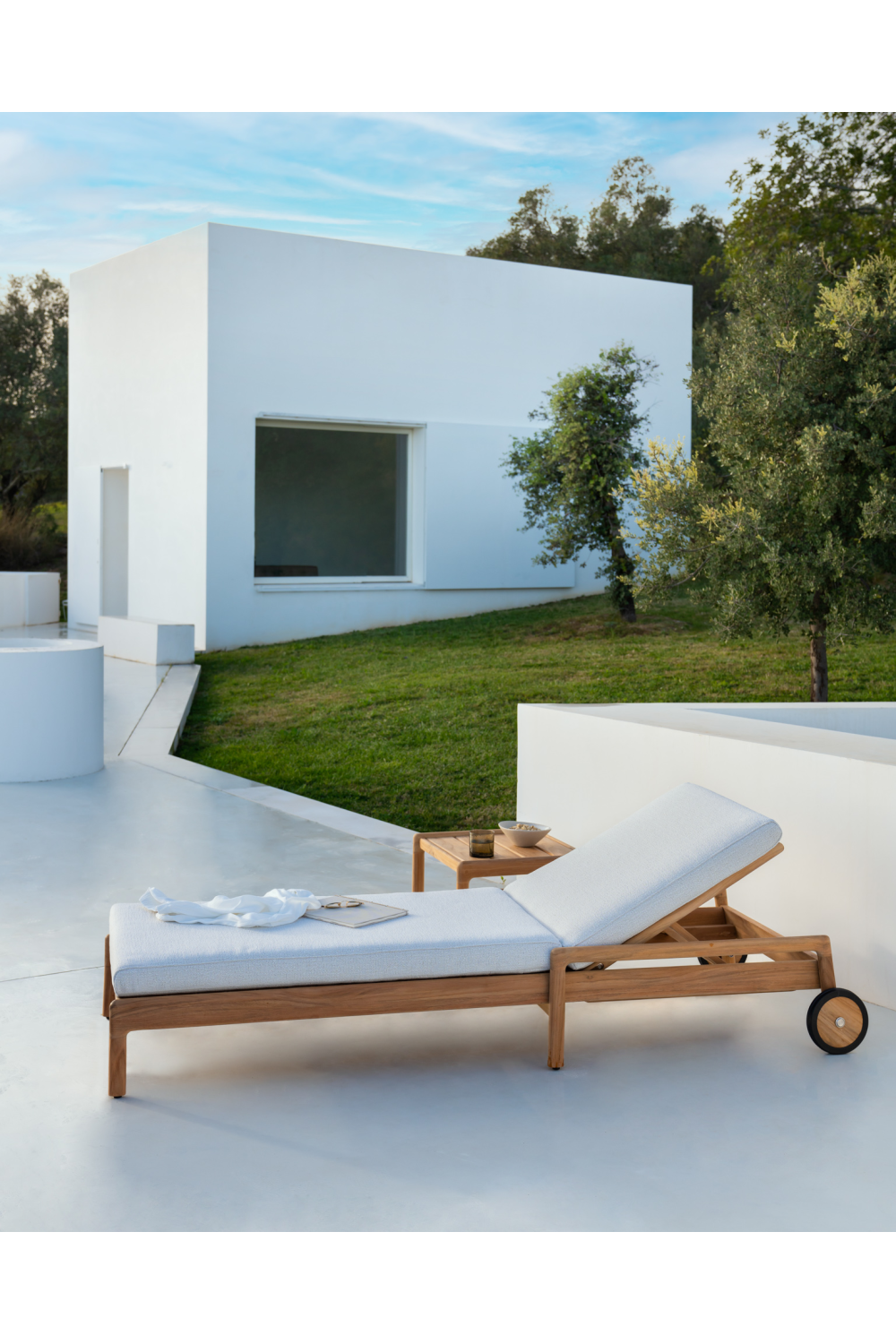   Adjustable Outdoor Lounger Cushion | Oroa.com