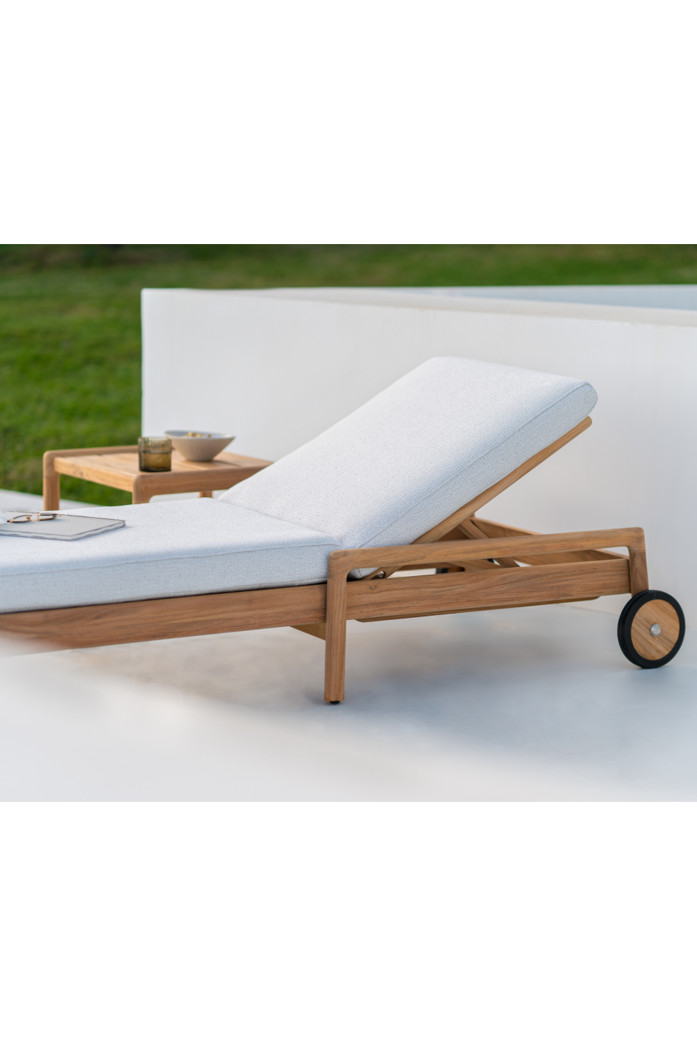   Adjustable Outdoor Lounger Cushion | Oroa.com