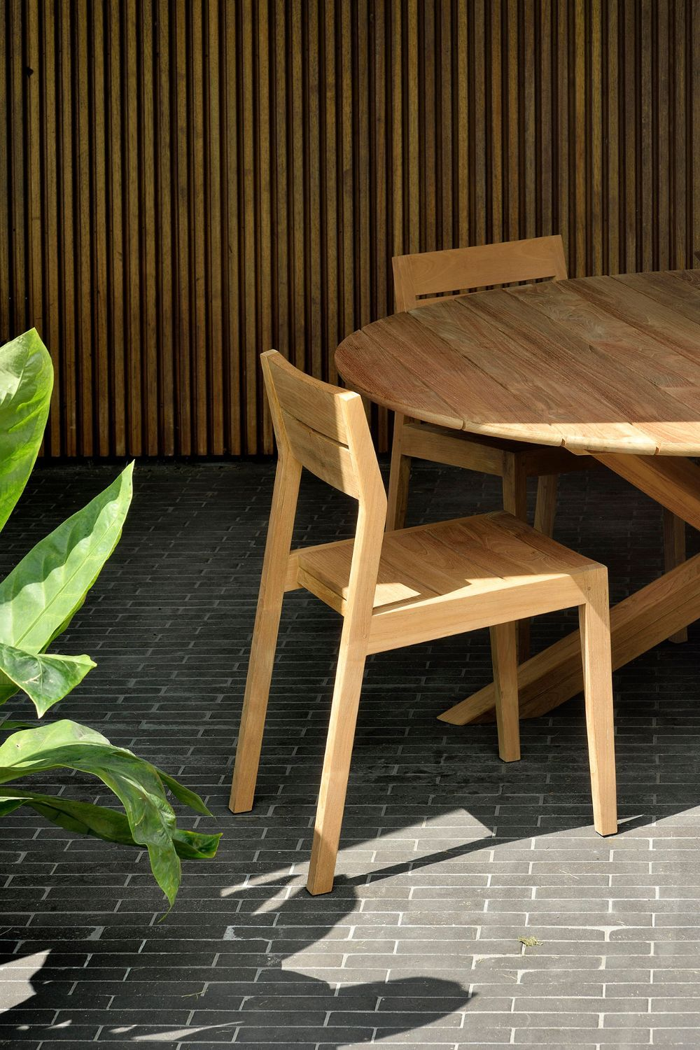   Solid Teak Outdoor Dining Table | Oroa.com