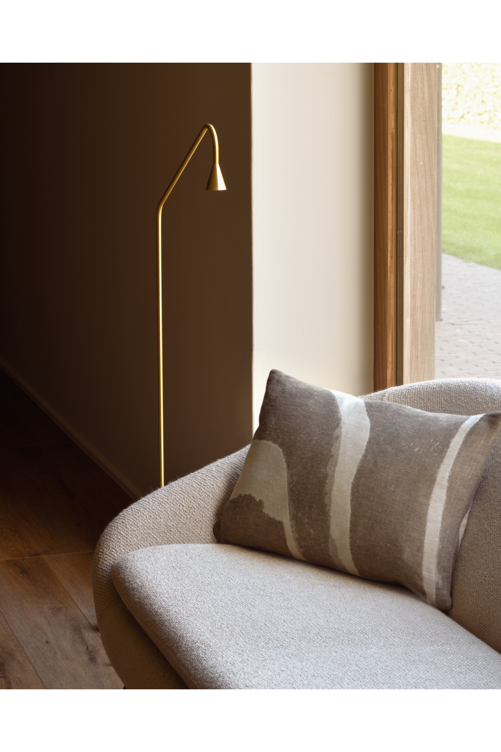   Off-White Vintage Sofa | Oroa.com