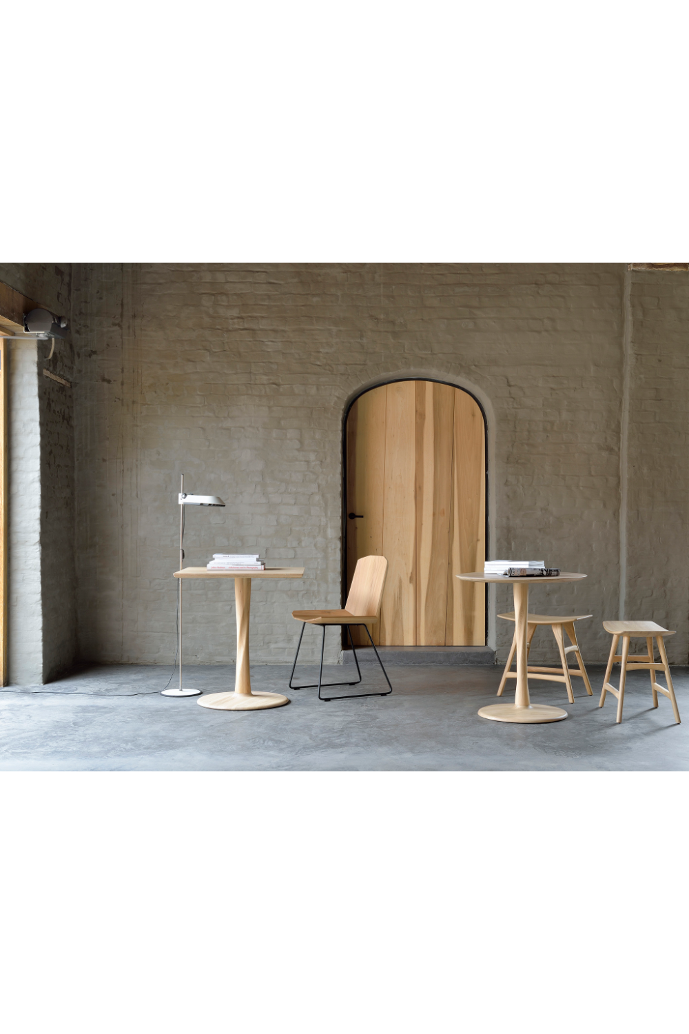   Pedestal Dining Table | Oroa.com