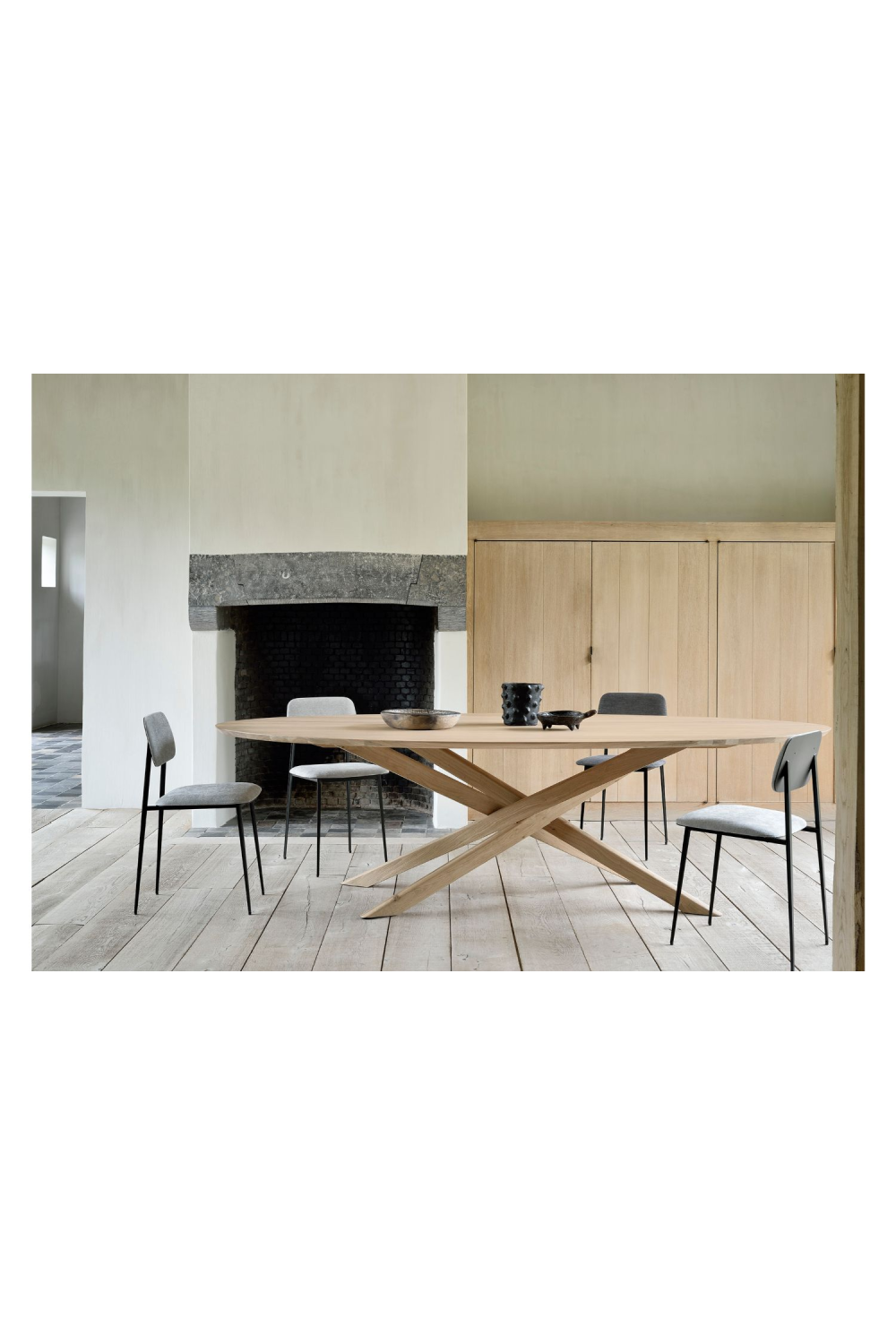   Oval Oak Dining Table | Oroa.com