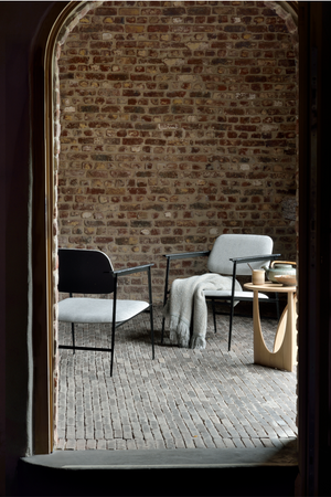   Modern Varnished Side Table | Oroa.com