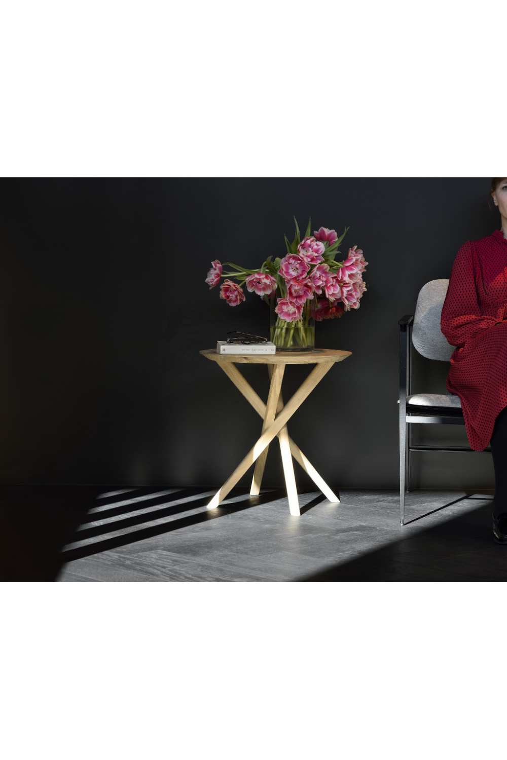   Round Cross Leg Side Table | Oroa.com