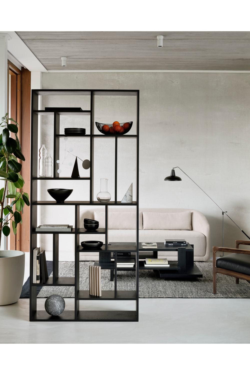   Varnished Black Oak Rack | Oroa.com