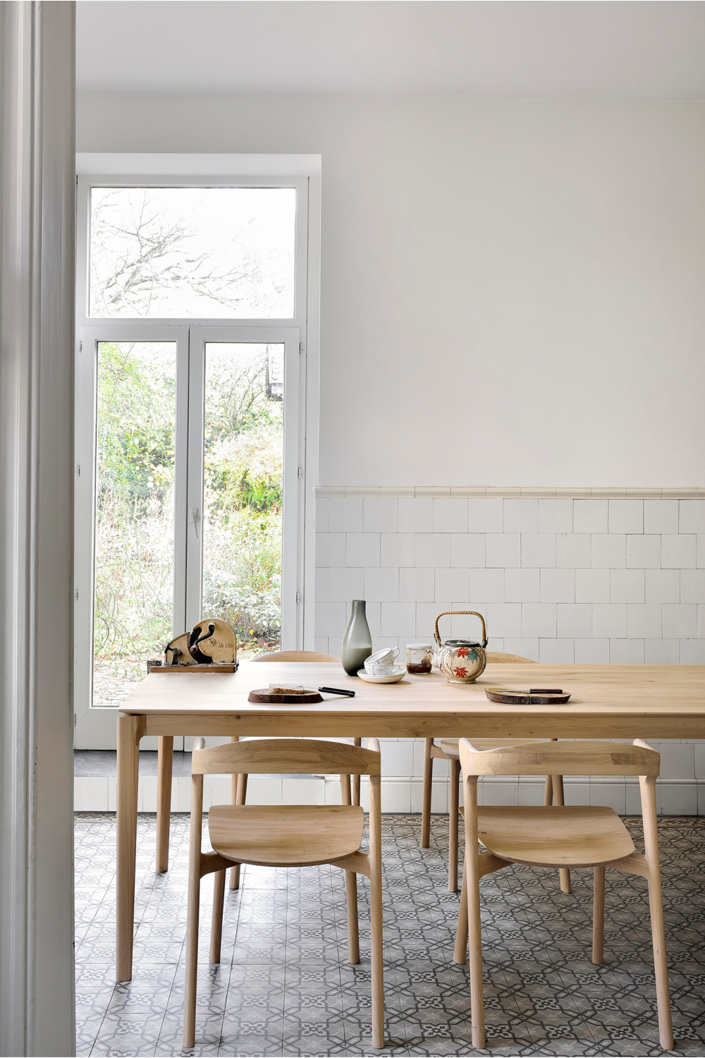   Oak Minimalist Dining Table | Oroa.com