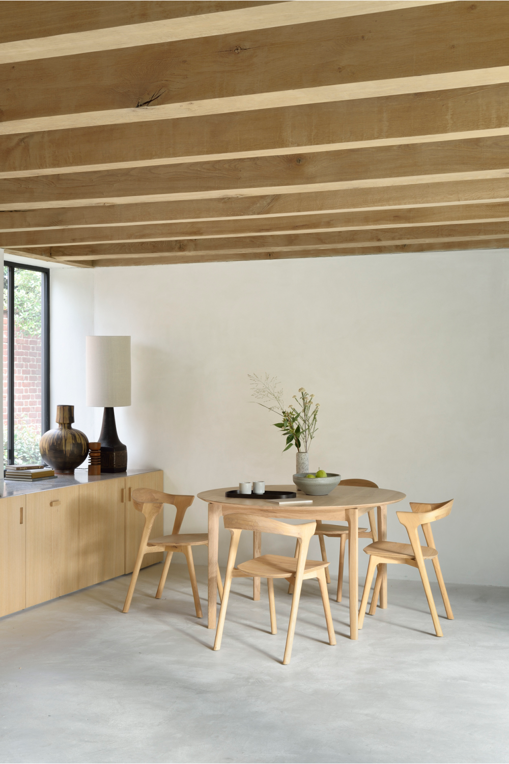   Oak Extendable Round Dining Table | Oroa.com