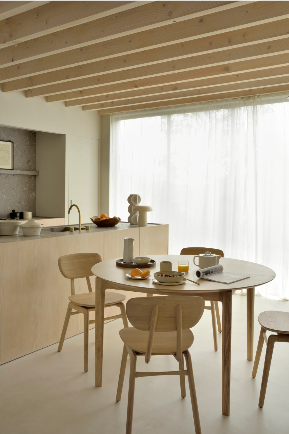   Oak Extendable Round Dining Table | Oroa.com