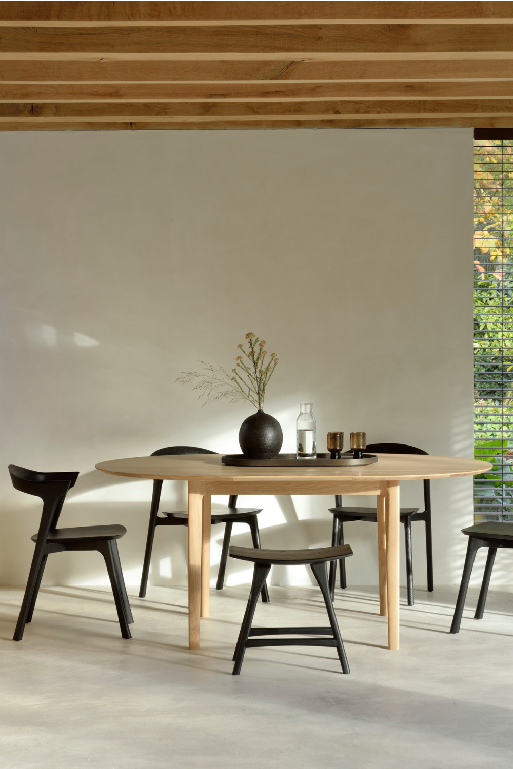   Oak Extendable Round Dining Table | Oroa.com