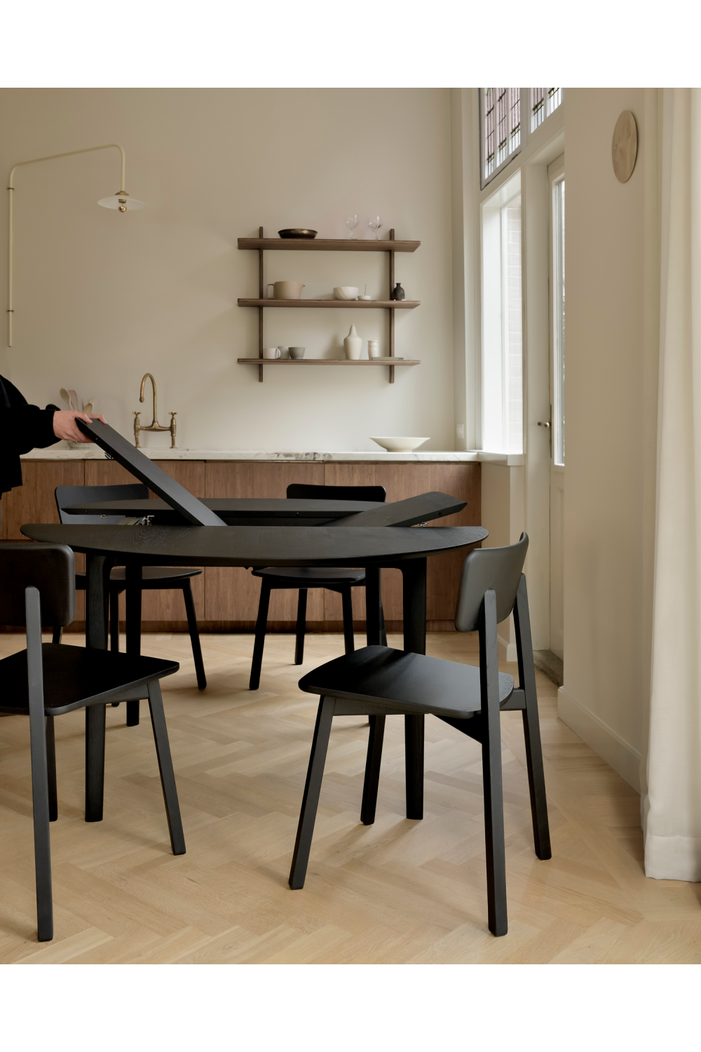   Oak Extendable Round Dining Table | Oroa.com