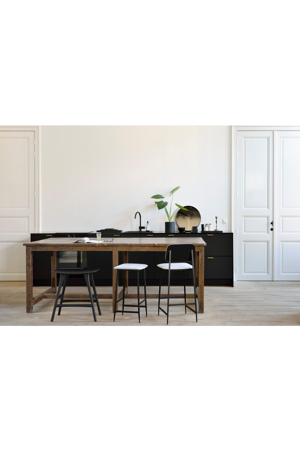   Classic Black Oak Counter Stool | Oroa.com